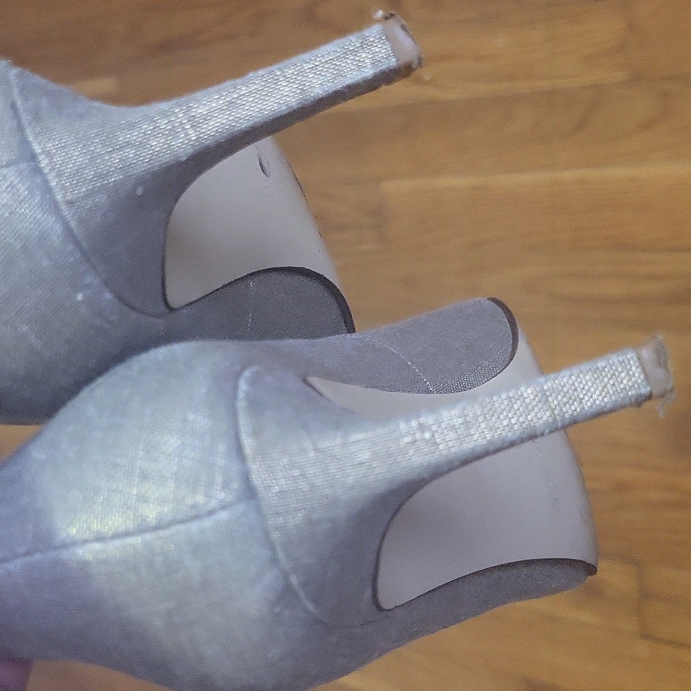 Nine West Gold Linen- Like Fabric Heels with Sophisticated Metallic Finish - Picture 9 of 11